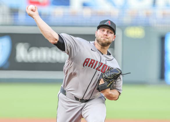 SEP 8, 2026: Arizona Diamondbacks starting pitcher Corbin Burnes (39) warms up before the game against the Kansas City Royals at Kauffman Stadium Kansas City, MO. CSM Kansas City United States - ZUMAc04_ 20260908_zma_c04_009 Copyright: xRomanxPunox