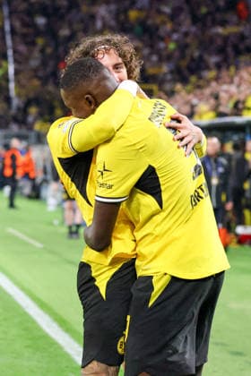 Dortmund, Deutschland: 08.09..2026 - UEFA Champions League 2026 27 - Borussia Dortmund vs. FC Villarreal Im Bild: v.li. der Zweite Torschütze Serhou Guirassy (BVB) macht das Tor zum 2:1 für Dortmund und jubelt mit Fabio Silva (BVB) (DFL DFB REGULATIONS PROHIBIT ANY USE OF PHOTOGRAPHS as IMAGE SEQUENCES and or QUASI-VIDEO)