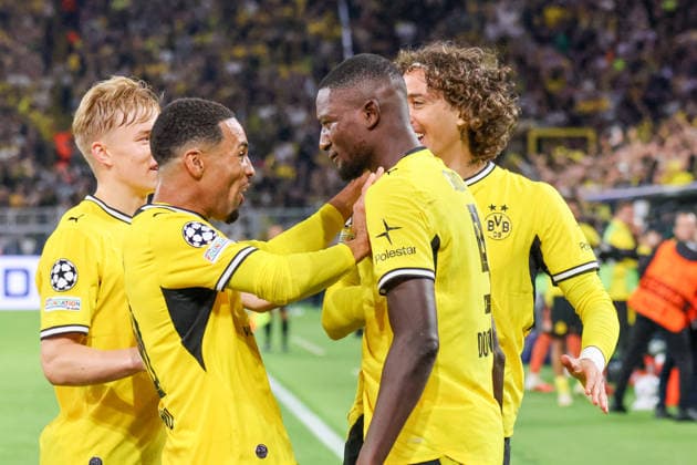 Dortmund, Deutschland: 08.09..2026 - UEFA Champions League 2026 27 - Borussia Dortmund vs. FC Villarreal Im Bild: v.li. der Dritte Torschütze Serhou Guirassy (BVB) macht das Tor zum 2:1 für Dortmund und jubelt mit Daniel Svensson (BVB), Ethan Nwaneri (BVB) und Fabio Silva (BVB) (DFL DFB REGULATIONS PROHIBIT ANY USE OF PHOTOGRAPHS as IMAGE SEQUENCES and or QUASI-VIDEO)