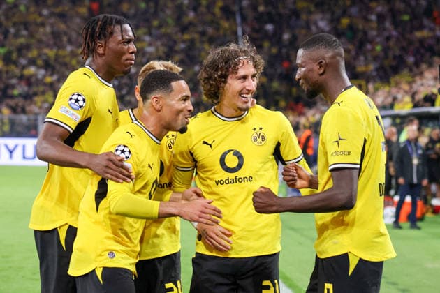 Dortmund, Deutschland: 08.09..2026 - UEFA Champions League 2026 27 - Borussia Dortmund vs. FC Villarreal Im Bild: v.li. der Fünfte Torschütze Serhou Guirassy (BVB) macht das Tor zum 2:1 für Dortmund und jubelt mit Joane Gadou (BVB), Ethan Nwaneri (BVB), Daniel Svensson (BVB) und Fabio Silva (BVB) (DFL DFB REGULATIONS PROHIBIT ANY USE OF PHOTOGRAPHS as IMAGE SEQUENCES and or QUASI-VIDEO)