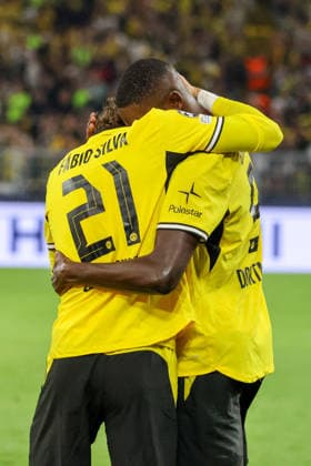 Dortmund, Deutschland: 08.09..2026 - UEFA Champions League 2026 27 - Borussia Dortmund vs. FC Villarreal Im Bild: v.li. der Zweite Torschütze Serhou Guirassy (BVB) macht das Tor zum 2:1 für Dortmund und jubelt mit Fabio Silva (BVB) (DFL DFB REGULATIONS PROHIBIT ANY USE OF PHOTOGRAPHS as IMAGE SEQUENCES and or QUASI-VIDEO)