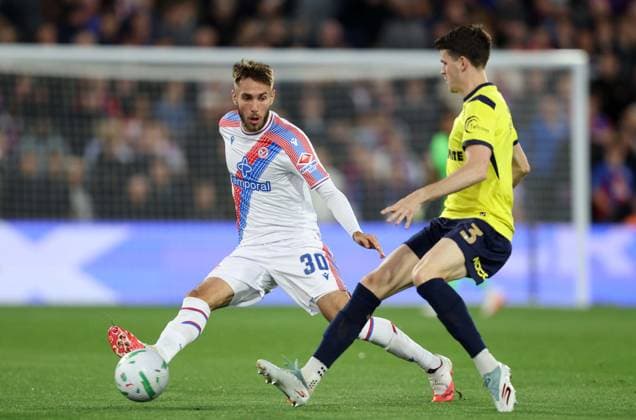 Carabao Cup - Crystal Palace v Middlesbrough LONDON, ENGLAND, SEPTEMBER 8: Oscar Mingueza of Crystal Palace battles for the ball with Sam Byram of Middlesbrough during The Carabao Cup Third Round match between Crystal Palace v Middlesbrough at Selhurst Park Stadium, London, England, on September 8. (Photo by Daniel Weir) London Selhurst Park Stadium England Copyright: xDanielxWeir SportsxPressxPhotox Sportspressphoto_SPR226531