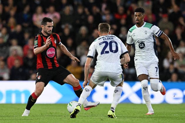 Bournemouth v Lincoln City, EFL Cup Lewis Cook (4) of AFC Bournemouth on the attack battles for possession with Callum Elder (20) of Lincoln City during the EFL Cup match between Bournemouth and Lincoln City at the Vitality Stadium, Bournemouth, UK on 8 September 2026. Bournemouth Vitality Stadium Dorset UK Editorial use only DataCo restrictions apply See www.football-dataco.com , Copyright: xGrahamxHuntx PSI-24849-0298