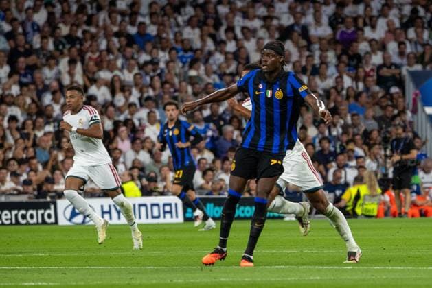 UEFA Champions League 2026 2027 - Real Madrid vs. Inter Milan in Madrid, Spain - 8 Sep 2026 Yann Bisseck (Inter de Milan) in action during the 2026 2027 UEFA Champions League match between Real Madrid and Inter Milan. Final score: Real Madrid 2-1 Inter Milan Madrid Spain Copyright: xDavidxCanalesx xSOPAxImagesx David-Canales-1448110