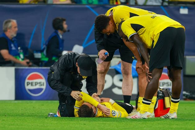 Football, Champions League, Borussia Dortmund v Villarreal, Konstantinos Karetsas injury