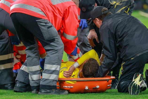 UEFA Champions League: Borussia Dortmund vs. Villarreal on September 8, 2026, at Signal Iduna Park in Dortmund; Konstantinos Karetsas (Dortmund No. 19) carried off on a stretcher—injured, injury, pain MH