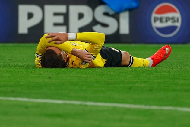 UEFA Champions League: Borussia Dortmund vs. Villarreal on September 8, 2026, at Signal Iduna Park in Dortmund; Konstantinos Karetsas (Dortmund, 19) – Injured, Injury, Pain MH