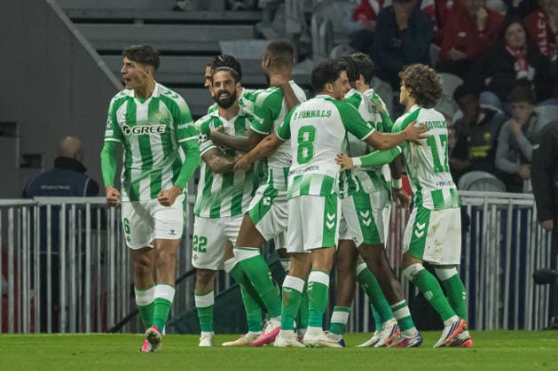 Facundo Bernal, Isco, Pablo Fornals, Rodrigo Riquelme celebrating after goal seen during the during UEFA Champions League 26 27 League Phase - Matchday 1 match between teams of LOSC Lille and Real Betis Balompie (Jan Borys Ball Raw Images) Lille Decathlon Arena Stade Pierre-Mauroy France Copyright: xJanxBorysx janborys_lille_betis_26 27-16