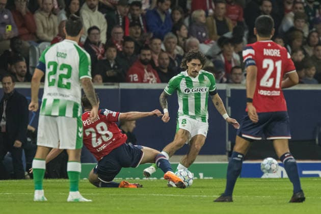 Hector Bellerin seen during the during UEFA Champions League 26 27 League Phase - Matchday 1 match between teams of LOSC Lille and Real Betis Balompie (Jan Borys Ball Raw Images) Lille Decathlon Arena Stade Pierre-Mauroy France Copyright: xJanxBorysx janborys_lille_betis_26 27-72
