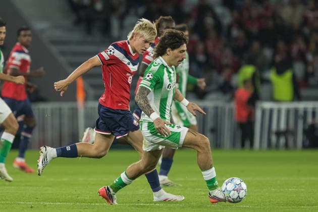 Hector Bellerin seen during the during UEFA Champions League 26 27 League Phase - Matchday 1 match between teams of LOSC Lille and Real Betis Balompie (Jan Borys Ball Raw Images) Lille Decathlon Arena Stade Pierre-Mauroy France Copyright: xJanxBorysx janborys_lille_betis_26 27-19