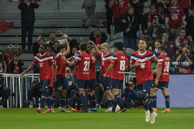 Calvin Verdonk, Benjamin Andre with the team LOSC Lillle celebrating after goal seen during the during UEFA Champions League 26 27 League Phase - Matchday 1 match between teams of LOSC Lille and Real Betis Balompie (Jan Borys Ball Raw Images) Lille Decathlon Arena Stade Pierre-Mauroy France Copyright: xJanxBorysx janborys_lille_betis_26 27-31