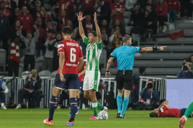 Facundo Bernal seen during the during UEFA Champions League 26 27 League Phase - Matchday 1 match between teams of LOSC Lille and Real Betis Balompie (Jan Borys Ball Raw Images) Lille Decathlon Arena Stade Pierre-Mauroy France Copyright: xJanxBorysx janborys_lille_betis_26 27-50