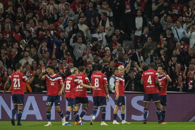 LOSC Lille team celebrating after goal seen during the during UEFA Champions League 26 27 League Phase - Matchday 1 match between teams of LOSC Lille and Real Betis Balompie (Jan Borys Ball Raw Images) Lille Decathlon Arena Stade Pierre-Mauroy France Copyright: xJanxBorysx janborys_lille_betis_26 27-56