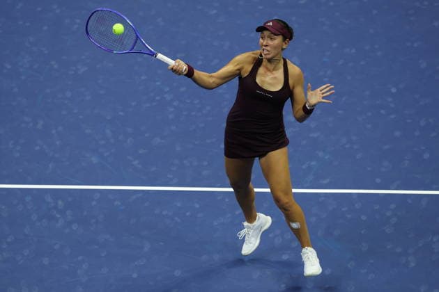 US Open tennis tournament - Day 10 Jessica Pegula of the US in action against Emma Navarro of the US during their Women s Singles Quarterfinal match at the US Open Tennis Championships at the USTA Billie Jean King National Tennis Center in Flushing Meadows, New York, USA, 08 September 2026. The 2026 US Open tournament runs from 23 August through 13 September. FLUSHING MEADOWS NEW YORK United States  Copyright: xBRIANxHIRSCHFELDx