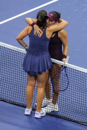US Open tennis tournament - Day 10 Jessica Pegula (R) of the US hugs Emma Navarro (L) of the US after winning their Women s Singles Quarterfinal match at the US Open Tennis Championships at the USTA Billie Jean King National Tennis Center in Flushing Meadows, New York, USA, 08 September 2026. The 2026 US Open tournament runs from 23 August through 13 September. FLUSHING MEADOWS NEW YORK United States  Copyright: xBRIANxHIRSCHFELDx