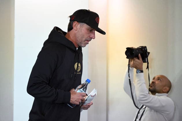NFL, American Football Herren, USA 49ERS TRAINING, San Francisco 49ers head coach Kyle Shanahan leaves after speaking to media ahead of an NFL training session at AAMI Park in Melbourne, Wednesday, September 9, 2026. ( NO ARCHIVING MELBOURNE VICTORIA AUSTRALIA  Copyright: xJOELxCARRETTx 20260909161359186623