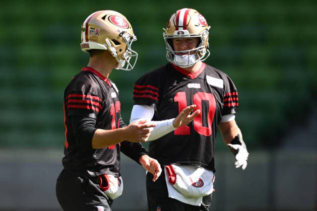 NFL, American Football Herren, USA 49ERS TRAINING, Brock Purdy of the 49ers (left) and Mac Jones of the 49ers during an NFL training session at AAMI Park in Melbourne, Wednesday, September 9, 2026. ( NO ARCHIVING MELBOURNE VICTORIA AUSTRALIA  Copyright: xJOELxCARRETTx 20260909153737385007