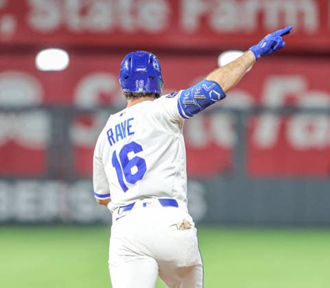 SEP 8, 2026: Kansas City Royals outfielder John Rave (16) hits a two run home run in the 9th inning to tie the game against the Diamondbacks at Kauffman Stadium Kansas City, MO. CSM Kansas City United States - ZUMAc04_ 20260908_zma_c04_026 Copyright: xRomanxPunox