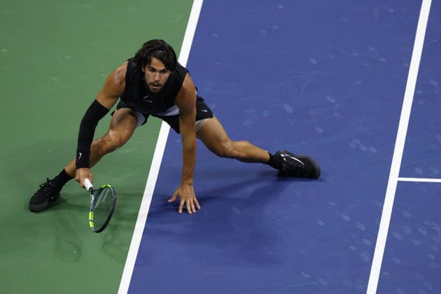 US Open tennis tournament - Day 10 Carlos Alcaraz of Spain in action against Ben Shelton of the US during their Men s Singles Quarterfinal match at the US Open Tennis Championships at the USTA Billie Jean King National Tennis Center in Flushing Meadows, New York, USA, 08 September 2026. The 2026 US Open tournament runs from 23 August through 13 September. FLUSHING MEADOWS NEW YORK United States  Copyright: xBRIANxHIRSCHFELDx