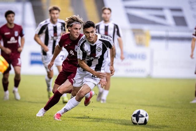 VfR Aalen vs. SSV Ulm 1846 Soccer, Regionalliga Southwest, Matchday 6, Bediani Arena, Aalen, September 8, 2026, from left: Oliver Wähling, SSV Ulm 1846 Soccer, 10, Dean Melo VfR Aalen, 18 VfR Aalen vs. SSV Ulm 1846 Soccer, Regionalliga Southwest, Matchday 6, Bediani Arena Aalen, September 8, 2026, Photo by Lucca Fundel, Aalen, Bediani Arena, Baden-Württemberg, Germany