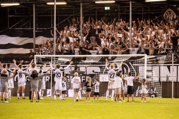 VfR Aalen vs. SSV Ulm 1846 Soccer, Regionalliga Southwest, Matchday 6, Bediani Arena, Aalen, September 8, 2026. The VfR Aalen team celebrates their home victory with the fans. VfR Aalen vs. SSV Ulm 1846, soccer, Regionalliga Southwest, Matchday 6, Bediani Arena, Aalen, September 8, 2026. Photo by Lucca Fundel, Aalen, Bediani Arena, Baden-Württemberg, Germany