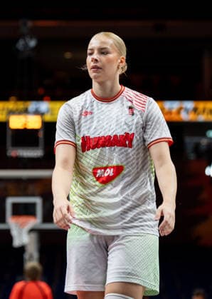 Hungary V Japan: Qualification To Quarter-Finals - FIBA Women s Basketball World Cup Germany 2026 Dorka Juhasz warms up before the FIBA Women s Basketball World Cup 2026 quarter-final match between Hungary and Japan in Berlin, Germany, on September 8, 2026. Berlin Germany  Copyright: xMarcinxGolbax originalFilename:golba-hungaryv260908_npdYE.jpg