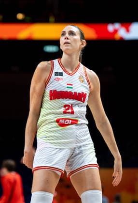 Hungary V Japan: Qualification To Quarter-Finals - FIBA Women s Basketball World Cup Germany 2026 Reka Lelik warms up before the FIBA Women s Basketball World Cup 2026 quarter-final qualification match between Hungary and Japan in Berlin, Germany, on September 8, 2026. Berlin Germany  Copyright: xMarcinxGolbax originalFilename:golba-hungaryv260908_npEFs.jpg