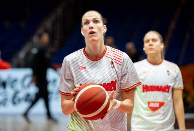 Hungary V Japan: Qualification To Quarter-Finals - FIBA Women s Basketball World Cup Germany 2026 Virag Takacs-Kiss warms up before the FIBA Women s Basketball World Cup 2026 Qualifiers match between Hungary and Japan in Berlin, Germany, on September 8, 2026. Berlin Germany  Copyright: xMarcinxGolbax originalFilename:golba-hungaryv260908_npQWB.jpg