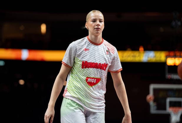 Hungary V Japan: Qualification To Quarter-Finals - FIBA Women s Basketball World Cup Germany 2026 Dorka Juhasz warms up before the FIBA Women s Basketball World Cup 2026 quarter-final match between Hungary and Japan in Berlin, Germany, on September 8, 2026. Berlin Germany  Copyright: xMarcinxGolbax originalFilename:golba-hungaryv260908_nptFO.jpg