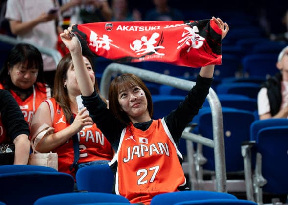 Hungary V Japan: Qualification To Quarter-Finals - FIBA Women s Basketball World Cup Germany 2026 Japan fans attend the FIBA Women s Basketball World Cup 2026 qualification match between Hungary and Japan in Berlin, Germany, on September 8, 2026. Berlin Germany  Copyright: xMarcinxGolbax originalFilename:golba-hungaryv260908_npWfJ.jpg