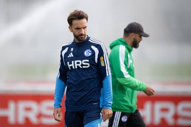 v.l. Kenan KARAMAN (GE), Trainer Miron MUSLIC (GE) Training des FC Schalke 04 (GE) am 08.09.2026 auf dem Trainingsgelaende in Gelsenkirchen Deutschland. Â *** From left: Kenan KARAMAN (GE), Coach Miron MUSLIC (GE); FC Schalke 04 (GE) training session on September 8, 2026, at the training facility in Gelsenkirchen, Germany Â