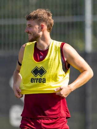 Ingolstadt, Germany, September 8, 2026; 3. Liga 2026–2027; FC Ingolstadt 04; Training; Pictured: Benjamin Kanuric of FCI smiling on the field at the Audi Sportpark Bayern training facility Copyright: xFotostandx xSchäferx