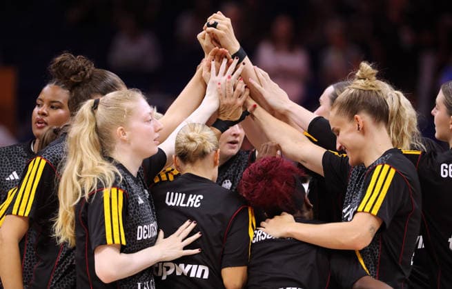 Nyara Sabally, Frieda Bühner, Alexandra Wilke, Alexis Peterson, Leonie Fiebich, the DBB team during the pre-game huddle as they give their pre-game pep talk for the FIBA Women’s Basketball World Cup, Season 2026–2027, August 9, 2026, DBB Germany (GER) vs. South Korea (KOR)