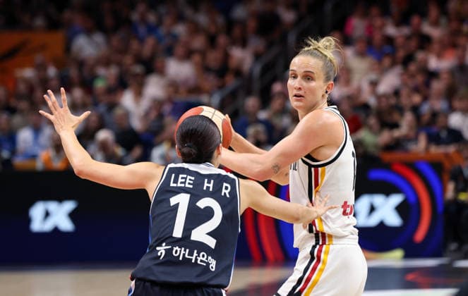 Haeran Lee, Leonie Fiebich in action Upper body Sports Basketball FIBA World Cup Women s World Championship 2026-2027 season August 9, 2026 DBB Germany GER vs. South Korea KOR