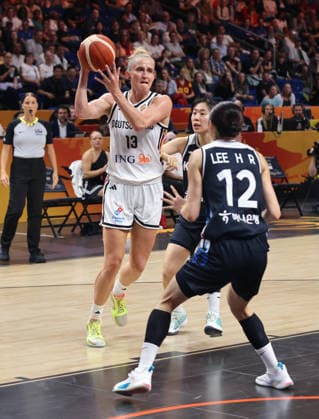 Leonie Fiebich with the ball, Yoolim Kang, Haeran Lee, one-on-one, game action, sports, basketball, FIBA World Cup, Women s World Championship, 2026-2027 season, August 9, 2026, DBB, Germany (GER) vs. South Korea (KOR)