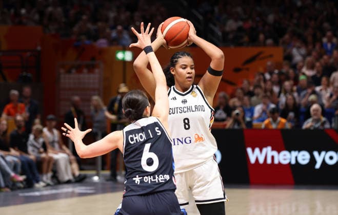 Isaem Choi, Nyara Sabally with the ball; one-on-one; game play; action; sports; basketball; FIBA World Cup; World Championship; Women s World Cup; 2026-2027 season; August 9, 2026; DBB; Germany (GER) vs. South Korea (KOR)