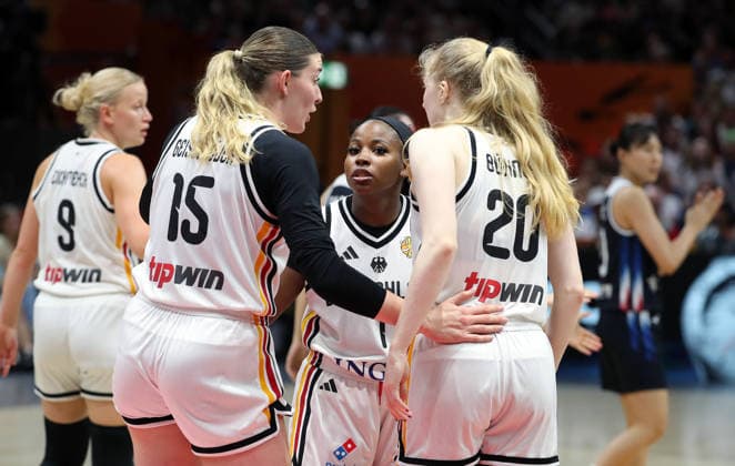 Emma Eichmeyer, Luisa Geiselsöder, Alexis Peterson, Frieda Bühner, players discussing strategy; Upper Body Exercise; Basketball; FIBA World Cup; Women s World Championship; 2026-2027 season; August 9, 2026; DBB; Germany (GER) vs. South Korea (KOR)