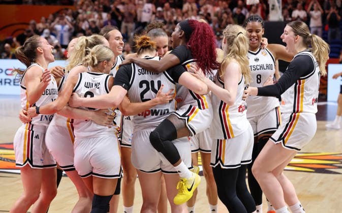 Britta Daub, Alexandra Wilke, Lina Sontag, Alexis Peterson, Frieda Bühner, Nyara Sabally, Luisa Geiselsöder, German fans cheer and celebrate reaching the quarterfinals; Sport: Basketball; FIBA World Cup; Women s World Championship; 2026–2027 season; August 9, 2026; DBB (Germany, GER) vs. South Korea (KOR)