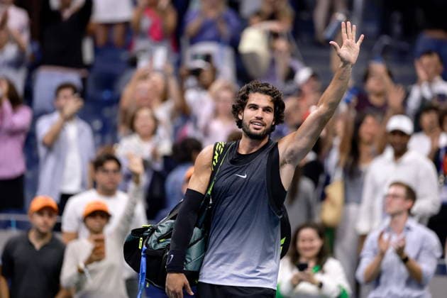 Sport Bilder des Tages #2 US Open tennis tournament - Day 10 Carlos Alcaraz of Spain gestures after being defeated by Ben Shelton of the USA during the Men s Singles Quarterfinals of the US Open Tennis Championships at the USTA Billie Jean King National Tennis Center in Flushing Meadows, New York, USA, 09 September 2026. The 2026 US Open tournament runs from 23 August through 13 September. FLUSHING MEADOWS NEW YORK United States  Copyright: xCRISTOBALxHERRERA-ULASHKEVICHx
