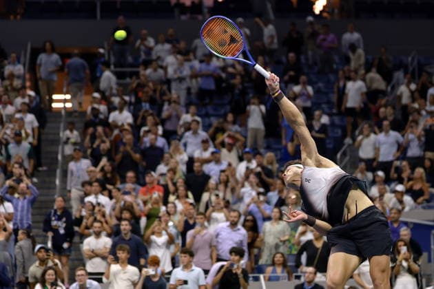 US Open tennis tournament - Day 10 Ben Shelton of the USA hits the winning shot for a match point against Carlos Alcaraz of Spain during the Men s Singles Quarterfinals of the US Open Tennis Championships at the USTA Billie Jean King National Tennis Center in Flushing Meadows, New York, USA, 09 September 2026. The 2026 US Open tournament runs from 23 August through 13 September. FLUSHING MEADOWS NEW YORK United States  Copyright: xCRISTOBALxHERRERA-ULASHKEVICHx
