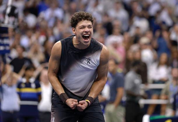 US Open tennis tournament - Day 10 Ben Shelton of the USA celebrates his victory against Carlos Alcaraz of Spain during the Men s Singles Quarterfinals of the US Open Tennis Championships at the USTA Billie Jean King National Tennis Center in Flushing Meadows, New York, USA, 09 September 2026. The 2026 US Open tournament runs from 23 August through 13 September. FLUSHING MEADOWS NEW YORK United States  Copyright: xCRISTOBALxHERRERA-ULASHKEVICHx