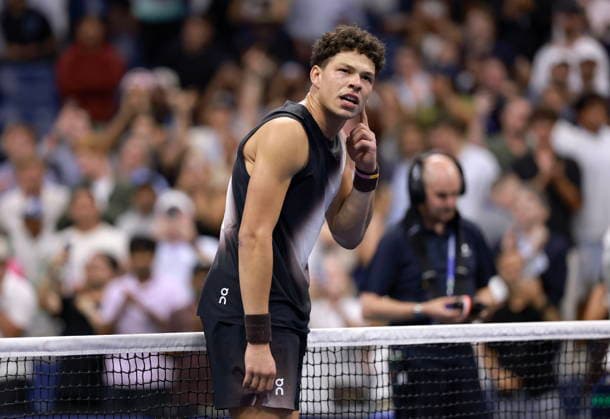 US Open tennis tournament - Day 10 Ben Shelton of the USA celebrates his victory against Carlos Alcaraz of Spain during the Men s Singles Quarterfinals of the US Open Tennis Championships at the USTA Billie Jean King National Tennis Center in Flushing Meadows, New York, USA, 09 September 2026. The 2026 US Open tournament runs from 23 August through 13 September. FLUSHING MEADOWS NEW YORK United States  Copyright: xCRISTOBALxHERRERA-ULASHKEVICHx