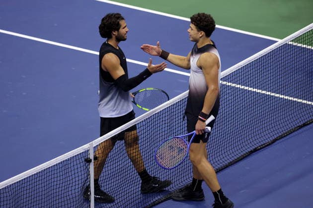 US Open tennis tournament - Day 10 Carlos Alcaraz (L) of Spain congratulates Ben Shelton of the US on his win in the Men s Singles Quarterfinals of the US Open Tennis Championships at the USTA Billie Jean King National Tennis Center in Flushing Meadows, New York, USA, 09 September 2026. The 2026 US Open tournament runs from 23 August through 13 September. FLUSHING MEADOWS NEW YORK United States  Copyright: xBRIANxHIRSCHFELDx