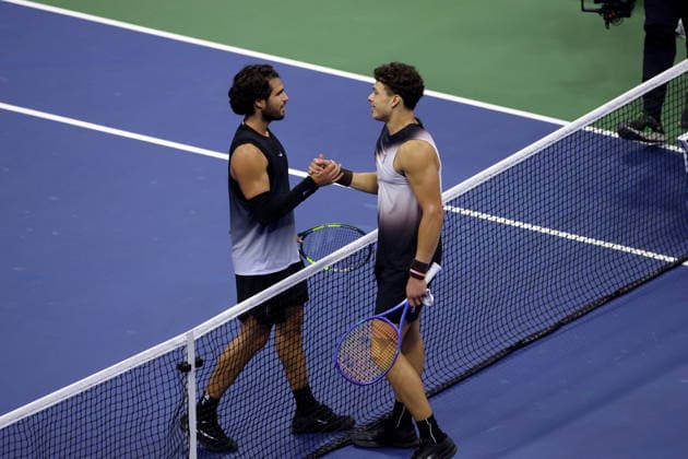 US Open tennis tournament - Day 10 Carlos Alcaraz (L) of Spain congratulates Ben Shelton of the US on his win in the Men s Singles Quarterfinals of the US Open Tennis Championships at the USTA Billie Jean King National Tennis Center in Flushing Meadows, New York, USA, 09 September 2026. The 2026 US Open tournament runs from 23 August through 13 September. FLUSHING MEADOWS NEW YORK United States  Copyright: xBRIANxHIRSCHFELDx
