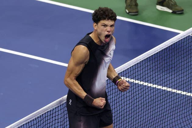 US Open tennis tournament - Day 10 Ben Shelton of the US reacts after defeating Carlos Alcaraz of Spain in the Men s Singles Quarterfinals of the US Open Tennis Championships at the USTA Billie Jean King National Tennis Center in Flushing Meadows, New York, USA, 09 September 2026. The 2026 US Open tournament runs from 23 August through 13 September. FLUSHING MEADOWS NEW YORK United States  Copyright: xBRIANxHIRSCHFELDx