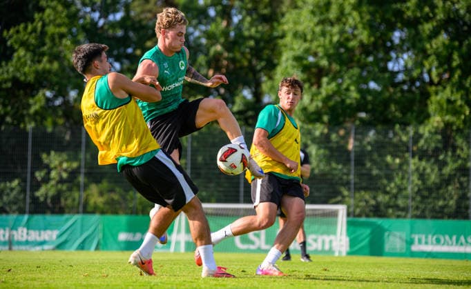 08.09.2026 - Fussball - 2. Bundesliga - Saison 2026 2027 - SpVgg Greuther Fürth Fuerth ( Kleeblatt ) - Training - - xwoxzix - von links :Aaron Keller (11, SpVgg Greuther Fürth ) Loris Giandomenico (20, SpVgg Greuther Fürth ) Lukas Reich (2, SpVgg Greuther Fürth ) *** September 8, 2026 Soccer 2. Bundesliga 2026–2027 Season SpVgg Greuther Fürth (Füroth Kleeblatt) Training xwoxzix From left: Aaron Keller 11, SpVgg Greuther Fürth Loris Giandomenico 20, SpVgg Greuther Fürth Lukas Reich 2, SpVgg Greuther Fürth