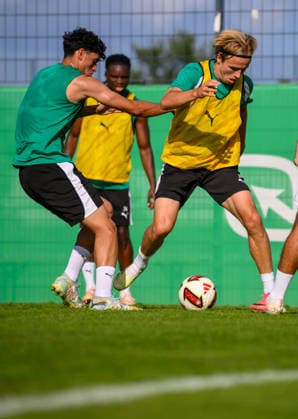 08.09.2026 - Fussball - 2. Bundesliga - Saison 2026 2027 - SpVgg Greuther Fürth Fuerth ( Kleeblatt ) - Training - - xwoxzix - Omar Megeed (18, SpVgg Greuther Fürth ) Philipp Müller (36, SpVgg Greuther Fürth , rechts ) *** September 8, 2026 Soccer 2. Bundesliga 2026–2027 Season SpVgg Greuther Fürth (Füroth Kleeblatt) Practice xwoxzix Omar Megeed, 18, SpVgg Greuther Fürth Philipp Müller, 36, SpVgg Greuther Fürth, on the right