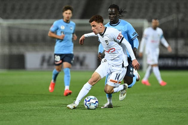 AUSTRALIA CUP SYDNEY VICTORY, Matthew Grimaldi of the Victory and Akol Akon of Sydney FC during g the Australia Cup semi-final; between Sydney FC and Melbourne Victory at Jubilee Stadium in Sydney, Wednesday, September 9, 2026. ( NO ARCHIVING, EDITORIAL USE ONLY SYDNEY NEW SOUTH WALES AUSTRALIA  Copyright: xDEANxLEWINSx 20260909132831165453