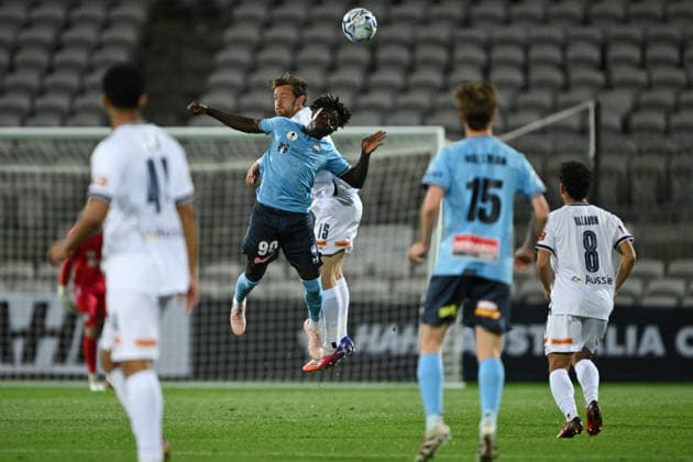 AUSTRALIA CUP SYDNEY VICTORY, Oriola Sunday of Sydney FC heads the ball over Thomas Lockyer of the Victory during g the Australia Cup semi-final; between Sydney FC and Melbourne Victory at Jubilee Stadium in Sydney, Wednesday, September 9, 2026. ( NO ARCHIVING, EDITORIAL USE ONLY SYDNEY NEW SOUTH WALES AUSTRALIA  Copyright: xDEANxLEWINSx 20260909167085137638