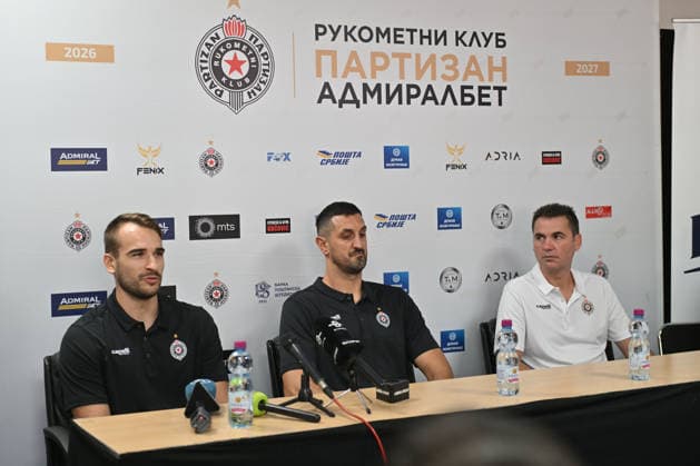 PARTIZAN vs FUCHSE BERLIN IVAN MICIC, ILIJA ABUTOVIC, RAUL GONZALEZ GUTIERREZ Raul Gonzales Gutierez coach handball Partizan vs Fuschse Berlin EHF Champions league press conference, PK, Pressekonferenz at Aleksandar Nikolic Pionir arena, Belgrade 09.09.2026 Foto: HANDBALL, PARTIZAN, FUCHSE BERLIN, EHF CHAMPIONS LEAGUE, PRESS CONFERENCE Belgrade Aleksandar Nikolic Pionir arena Serbia Copyright: xMarkoxMetlas xMNxPressx